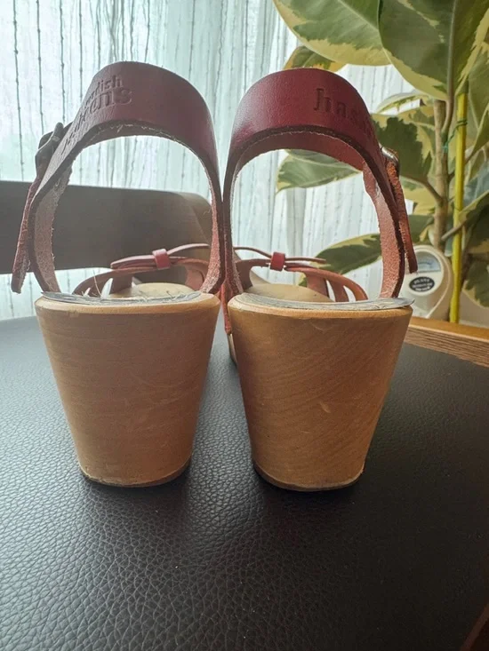 Swedish Hasbeens Red Leather Clog Sandals with Buckle Strap - Picture 3 of 3